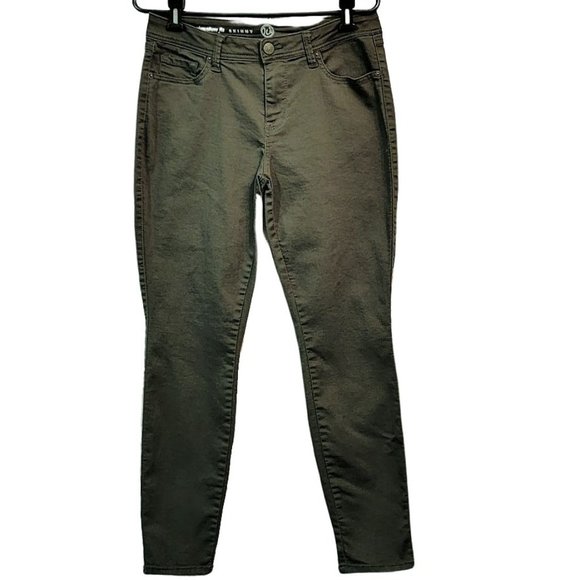 W62 Denim - W62 Signature Fit Olive Green Straight Leg Skinny Jeans – Size 10